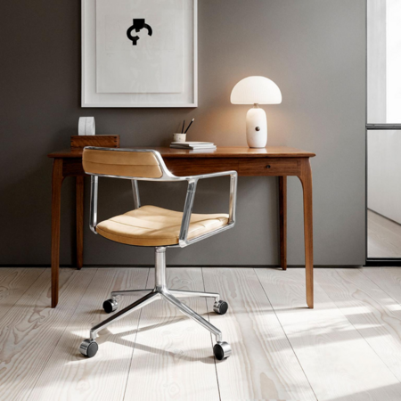 Vipp 452 Swivel met wielen, gepolijst frame zand leer zitting