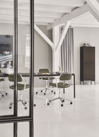 Vipp 453+ Swivel met wielen, bosco green