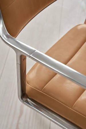 Vipp 453 Swivel met gliders, Camel 