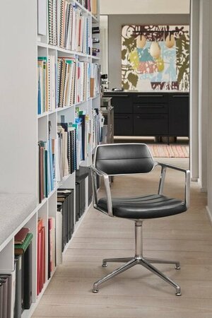 Vipp 453 Swivel met gliders, Black